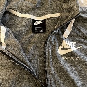 Women’s Lightweight Nike Zip Jacket.
